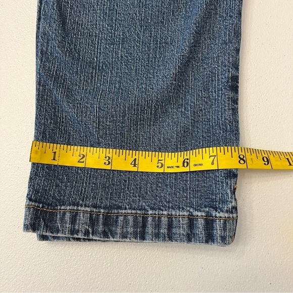 Levi's Women's Size 12 Signature Stretch Cropped Jeans Medium Wash - Picture 8 of 9